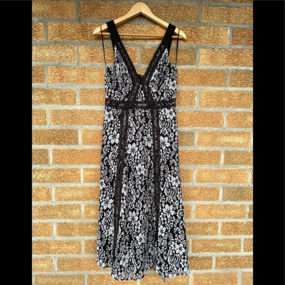 Keepsake The label  Lace Overlay Sleeveless Midi Dress medium - Picture 2 of 15